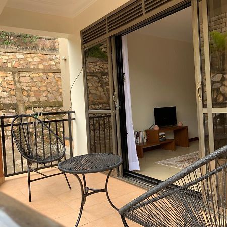 Cozy 2-Bedroom Apartment Within City Limits. Kampala Kültér fotó
