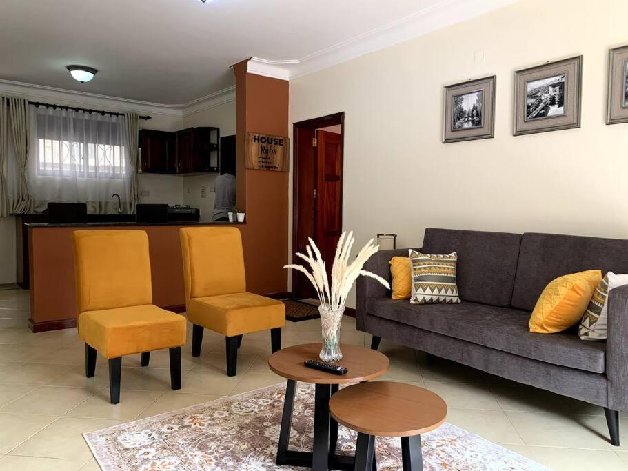 Cozy 2-Bedroom Apartment Within City Limits. Kampala Kültér fotó