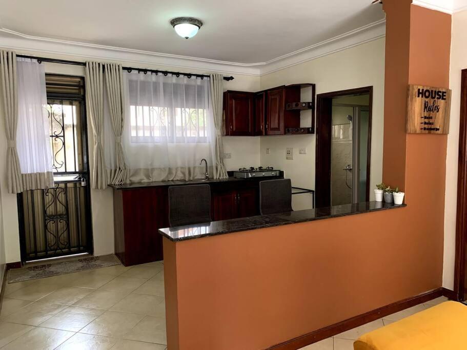 Cozy 2-Bedroom Apartment Within City Limits. Kampala Kültér fotó