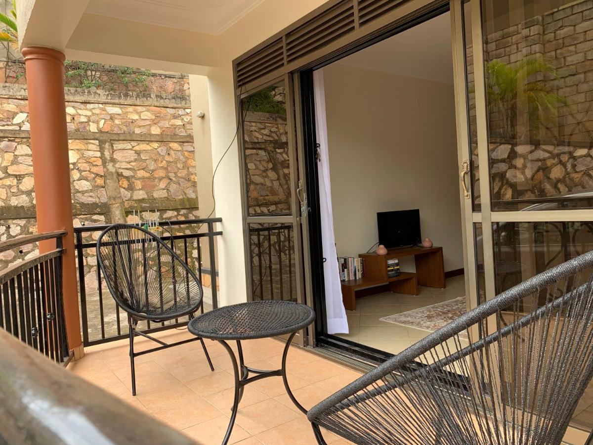 Cozy 2-Bedroom Apartment Within City Limits. Kampala Kültér fotó